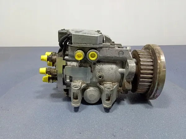 AUDI A4 B5 A6 C5 PASSAT B5 2.5 TDI Kraftstoffpumpe 059130106B image 6