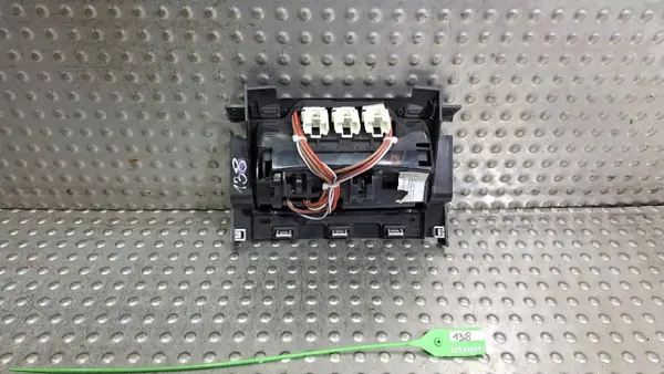 Cendrier OEM 4H0864051B Prise 12V pour Audi A8 D4 image 5