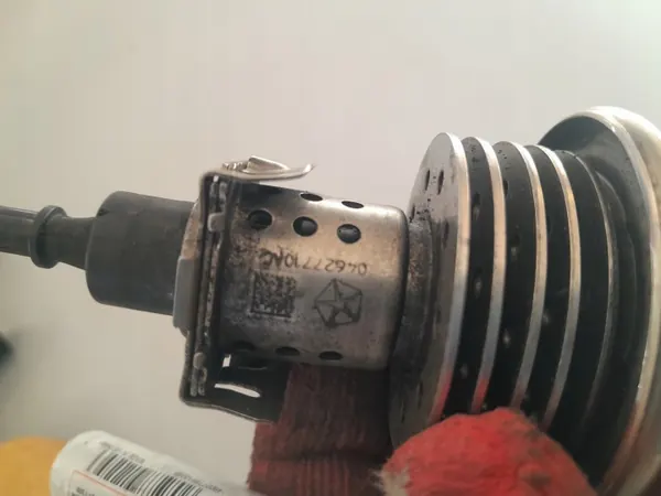 Inyector AdBlue Jeep OE OEM 04627710AC - Usado image 4