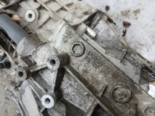 Manuaalivaihteisto AUDI A5 8T 1.8TFSI MVQ image 6