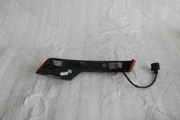 Refletor esquerdo traseiro para-choques Skoda Kamiq Lift OEM 658945701B image 3