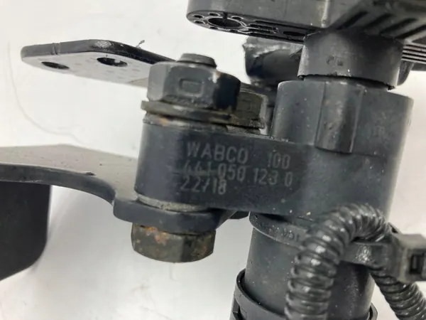 MAN TGM/TGL/TGX/TGS ilma-jousitusventtiili OEM 4410501230 image 4