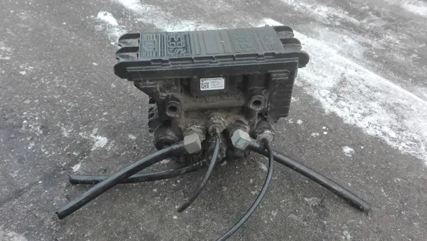Soupape Modulateur EBS Arrière OEM 81.52106-6069 MAN TGX image 2