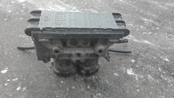 Soupape Modulateur EBS Arrière OEM 81.52106-6069 MAN TGX image 4