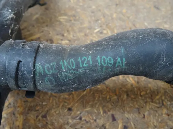 A3 8P GOLF VI 2.0 TFSI Vesijohdot 1K0121070BD image 5