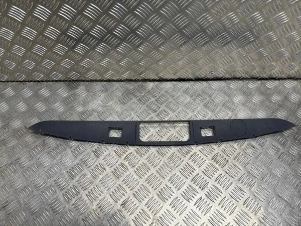 Éclairage Plaque Mercedes-Benz OEM A2057400500 image 2