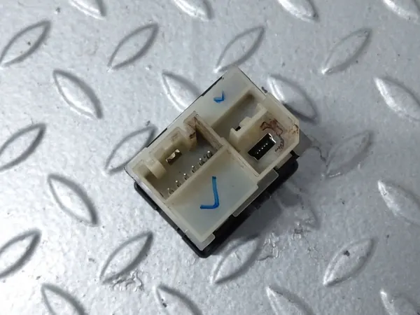 USB-aansluiting Cadillac ATS OEM 13581213 - Gebruikt image 3
