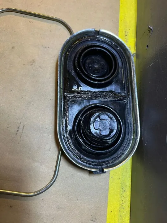 Bremsflüssigkeitsbehälter-Deckel OEM 930 für Corvette C3 image 4