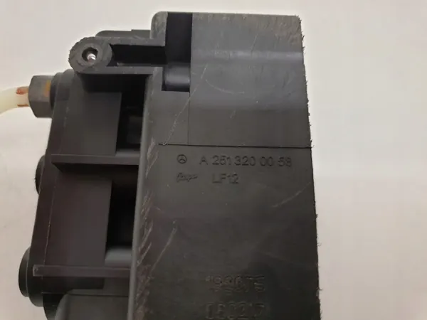 Válvula Airmatic Mercedes OEM 2123200358 - Usado image 3