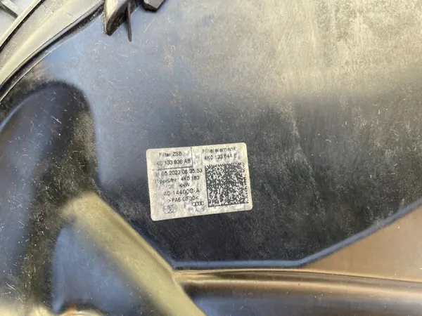 Ilmansuodattimen kotelo Audi A6 C8 2.0 TDI OEM image 2