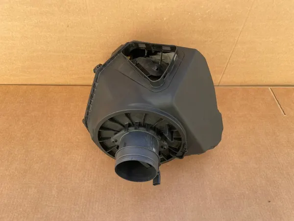 Ilmansuodattimen kotelo Audi A6 C8 2.0 TDI OEM image 4