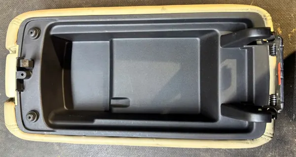 Reposabrazos Piel Jeep OE OEM JEEP GRAND CHEROKEE WK2 image 3