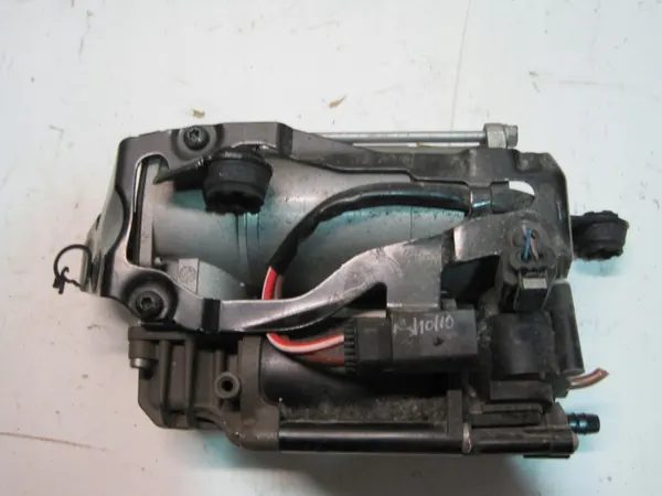 Pompe de suspension Mercedes A2133200004 - Occasion image 4