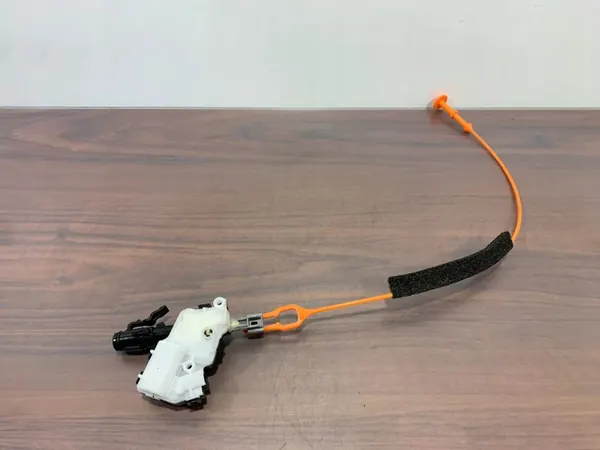 Subaru Ascent Kraftstoffklappenverschluss OEM FBZ28926 image 3