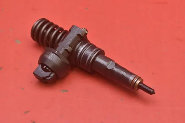 Bomba de inyección OEM 038130073AQ para VW Golf 4 1.9 TDI image 2