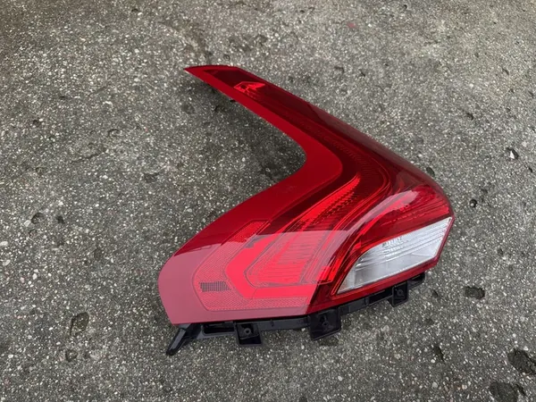 Volvo V40 II Cross Country 12- Luz trasera izquierda image 2