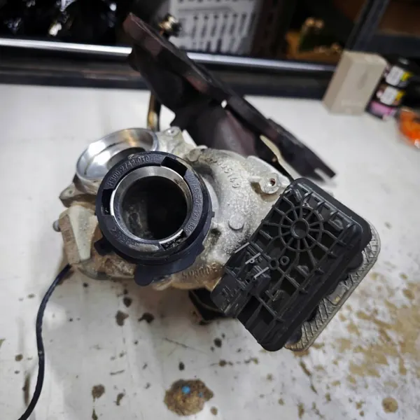 Turbocompressor OEM 05L253019F para Skoda Superb 3 image 4
