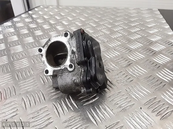 Corps de papillon Nissan Qashqai 2000 Diesel OEM 8200987453b image 1