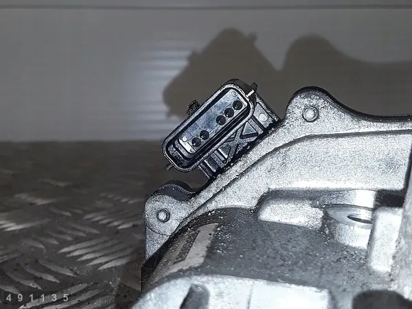 Corps de papillon Nissan Qashqai 2000 Diesel OEM 8200987453b image 6