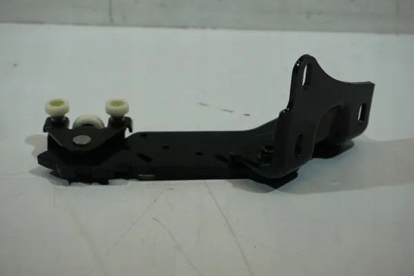 Rodillo de puerta VW T7 Multivan OEM 7T0843397Q - Usado image 4