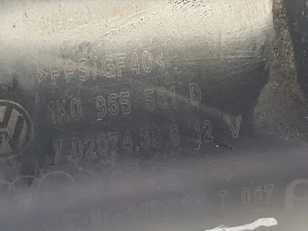 VW Golf 2.0 TFSI Extra Vattenpump 1K0965561D image 2