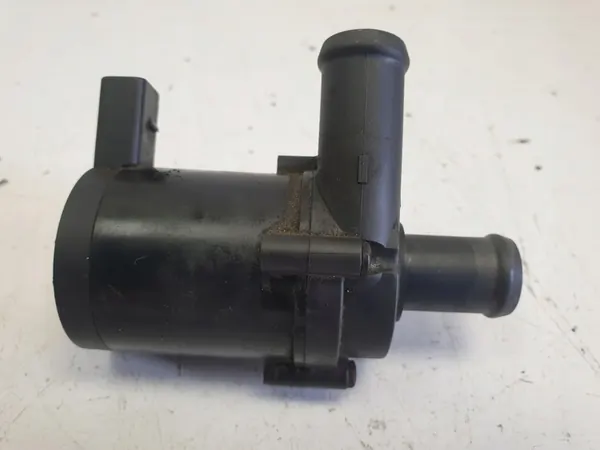 VW Golf 2.0 TFSI Extra Vattenpump 1K0965561D image 6