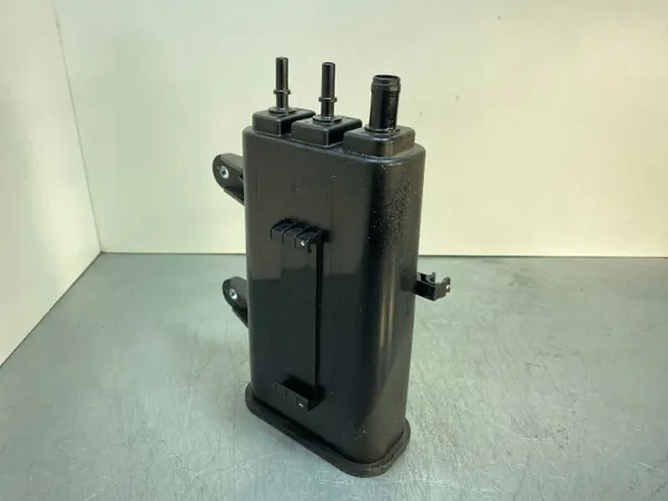 Hyundai ix35 Brandstofdampkanister OEM 3142028100 image 3
