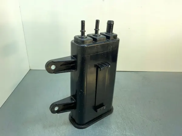 Hyundai ix35 Brandstofdampkanister OEM 3142028100 image 4