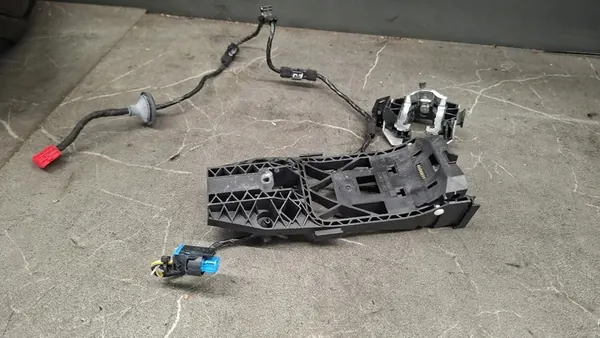 Suporte de Manivela Frontal Esquerda VW Arteon image 1