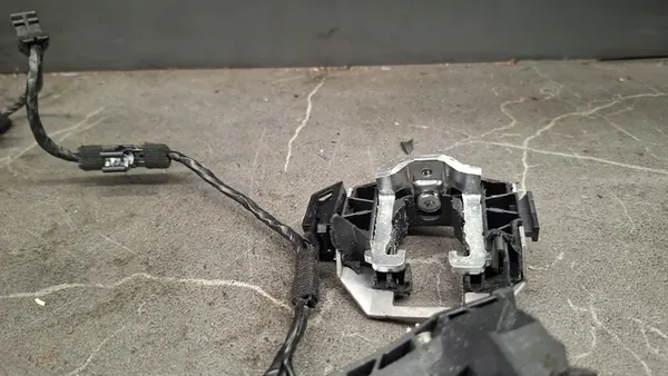 Suporte de Manivela Frontal Esquerda VW Arteon image 3