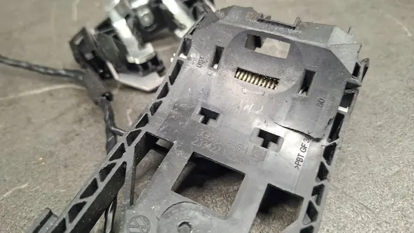 Suporte de Manivela Frontal Esquerda VW Arteon image 5