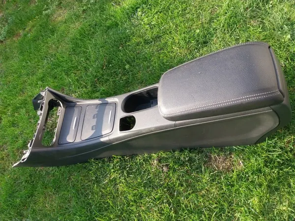 Accoudoir Mercedes OEM 11222333 pour W176/W117 image 3