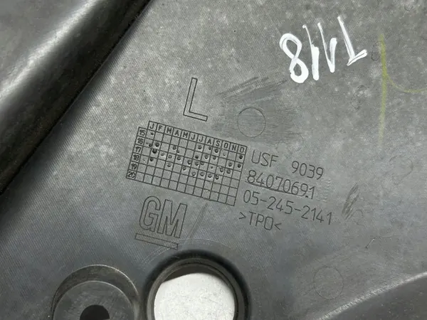 OEM 84070691 Cache phare arrière gauche Chevrolet Camaro image 8