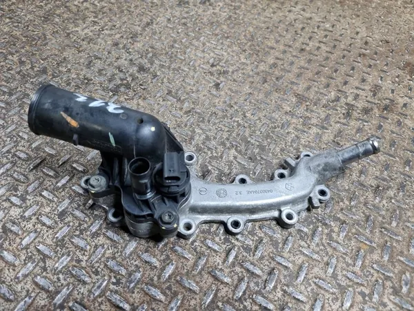 Jeep Grand Cherokee WL L 3.6 Limited Carcasa de Termostato 2021- image 4