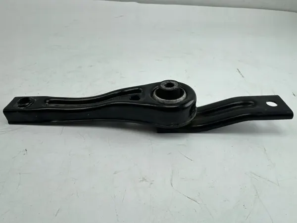 Audi Q2 2023 Vaihteiston kiinnitys OEM 5Q0199855M image 4