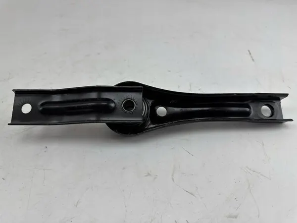 Audi Q2 2023 Vaihteiston kiinnitys OEM 5Q0199855M image 6