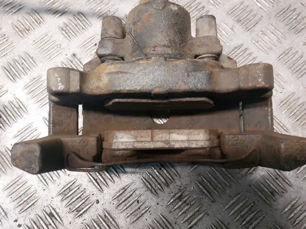 Bromsskivor + Belägg + Bromsok VW Touran Fram image 7