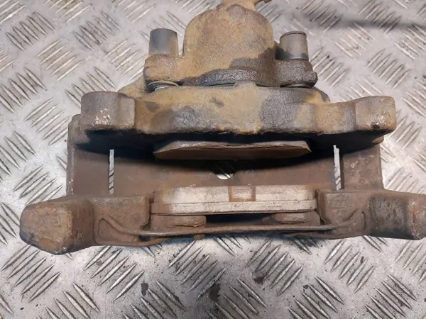 Bromsskivor + Belägg + Bromsok VW Touran Fram image 8