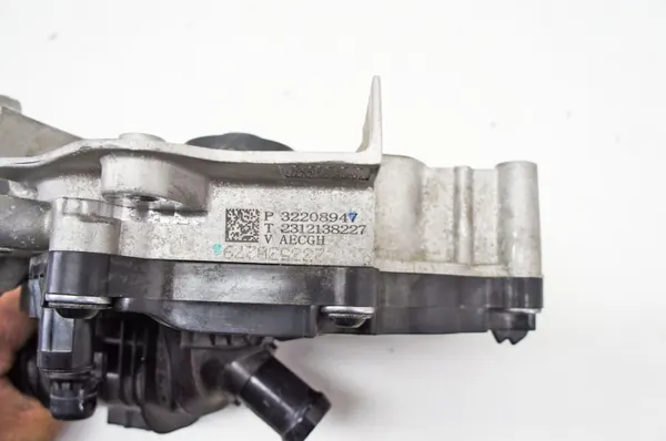 Vattenpump UW092 32208947 för Volvo XC40 T3 1.5i image 5