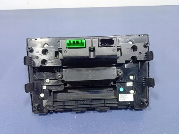 Volvo XC90 I Original CD Radio OEM 30797250 image 4