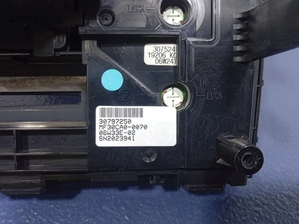 Volvo XC90 I Original CD Radio OEM 30797250 image 5