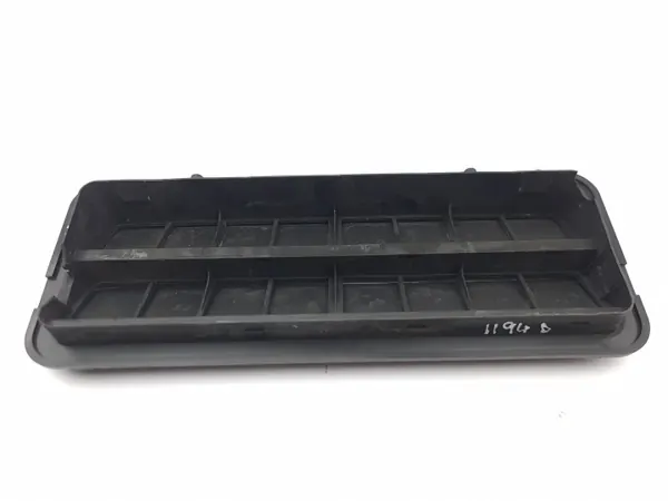 Grille de ventilation pare-chocs arrière Maserati Quattroporte 2008 OEM 60665690 image 3