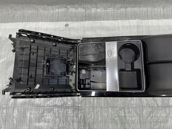 Accoudoir VELAR - PODŁOKIETNIK pour Land Rover Velar L560 image 3