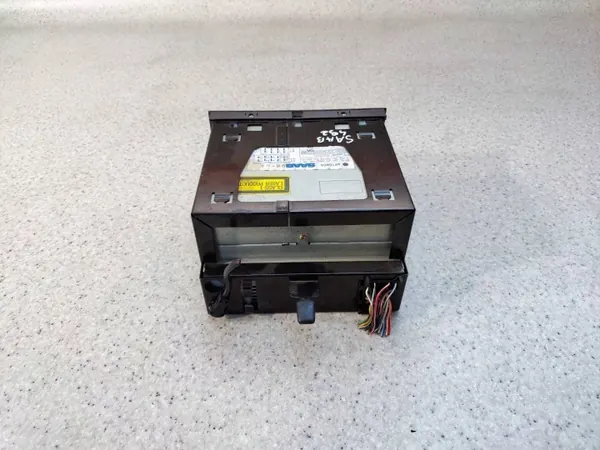 Rádio OEM 4616868 para Saab 9-5 I - Usado image 3