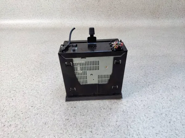 Rádio OEM 4616868 para Saab 9-5 I - Usado image 4