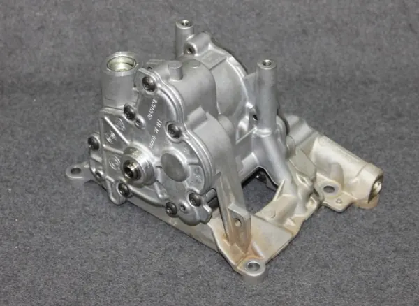 Pompe à huile BMW N57 3.0D OEM 7823009 - Occasion image 2