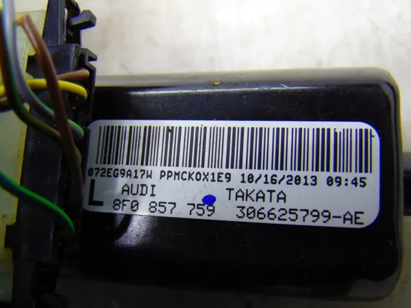 Vasemman turvavyön syöttömoottori OEM 8F0857759 Audi A5 image 4