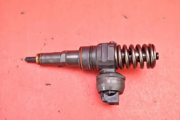 Injectiepomp OEM 038130073AJ voor VW Passat B5 1.9 TDI image 3