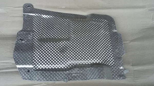 Mercedes-moottorin lämpösuoja OEM A1676820503 image 2