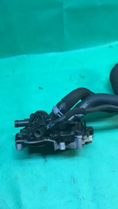 Pompa acqua Audi A3 40 TFSIe Ibrido 2023 04E121042AD image 2